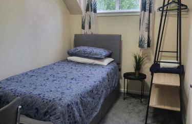 The Grove- 3 Bed Detatched House Wolverhampton- Families and Contractors- Near Town Centre and Molineux Stadium - Foto 3