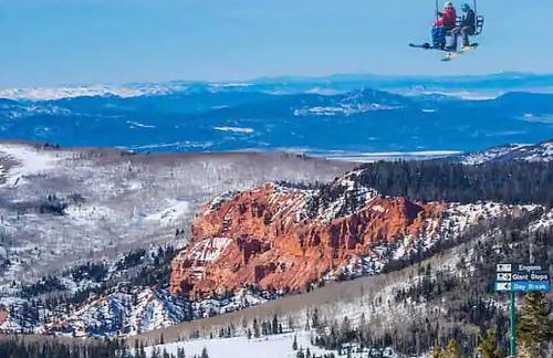 Mountain Getaway and Pool at Brian Head Ski Resort - Photo 16