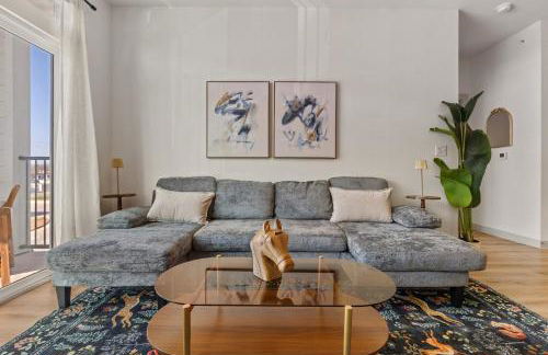Polished Contemporary 2BR 2BA Private Balcony - Foto 35
