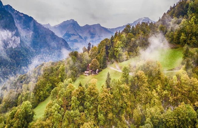 Chalet in Rossiniere Near Glacier & Lake - Foto 34