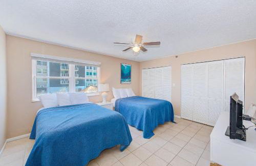 Beachfront Heated PoolSpa King Bed Sleeps Ten 104 - Photo 28