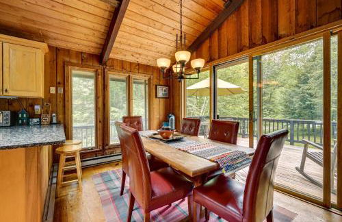 Jamaica Vacation Home with Deck 8 Mi to Skiing! - Foto 6