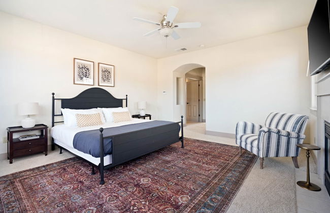 Fiano by Avantstay Centrally Located Haven w/ Stunning Courtyard & Pool Table - Foto 9