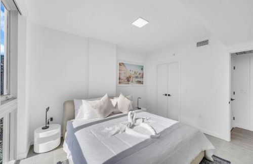 Modern 1 Bed Condo across from Bayside in Downtown - Foto 9