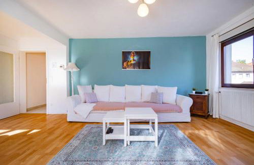 Charmante Wohnung -Altes Kino- 2SZ-2Bad-Terrasse-Netflix - Foto 1