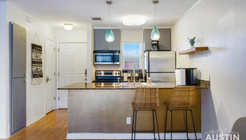 Pet Friendly Apt w Pool Minutes from Zilker Park in Austin - Foto 2