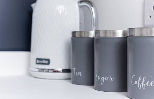 Sedgley-Wolverhampton-Contractors -4 beds-Parking - Foto 8