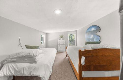 Keuka Wine Trail Vineyard View Farmhouse - Fire Pit & Game Room - Foto 9