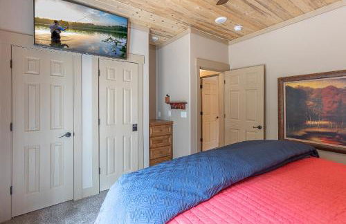 Uncle Chris Cabin by KABINO Air Conditioning Smart TVs Chefs Kitchen Spacious WiFi Grill Bills Island Reservoir Fishing - Foto 23