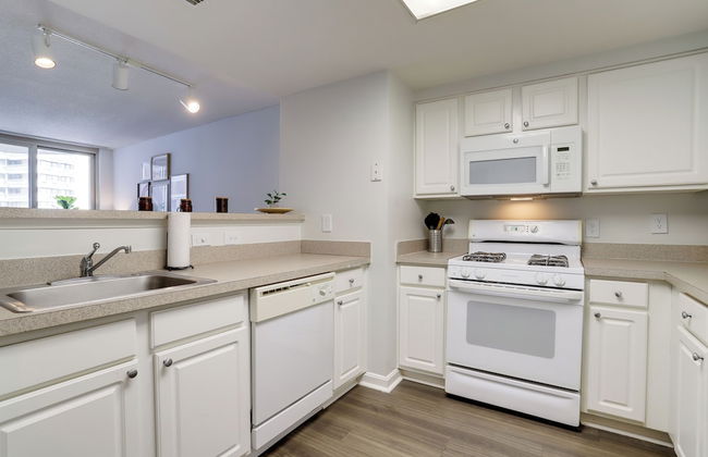 Arlington Apartments Near Metro - Foto 41