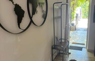 Le mas des glycines - parking privé et terrasse ombragée - Foto 11