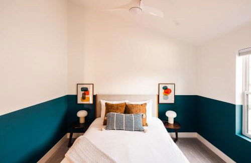 Colorful Sunnyside Escape - Walk to Dining & Parks - Foto 41