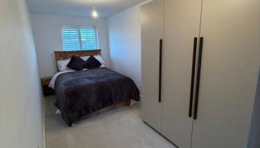 Luxury House, Great Location in Redditch - Contractors - Families - Groups - Relocators - Sleeps 9 - Foto 3, wardrobe