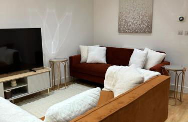 Kings Reach Slough nr Legoland and Ascot Stylish Homely House Sleeps Eight - Foto 6