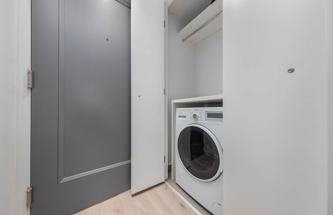 QuickStay Yorkville Condo - Yonge & Bloor - Photo 21