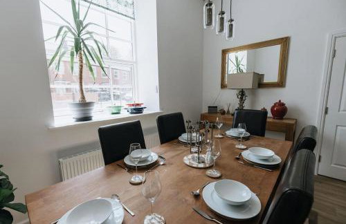 Grade II Mill Townhouse in Leeds with Free Parking which Sleeps 6 - Photo 24
