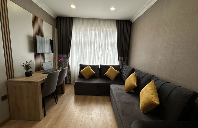 H&L Suites - Photo 3