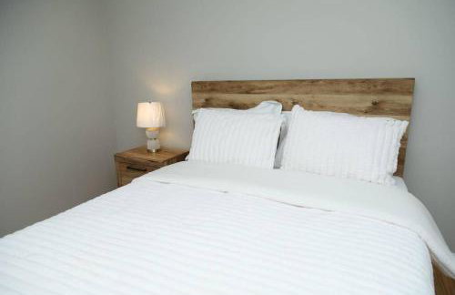 Grace Filled Apartment in Newark - Photo 29