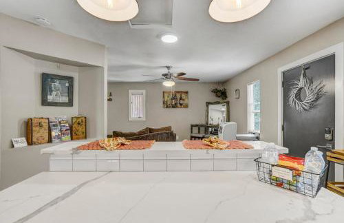 Red Rock Loft! Trails Apartment w BBQ & Fire Pit - Foto 24