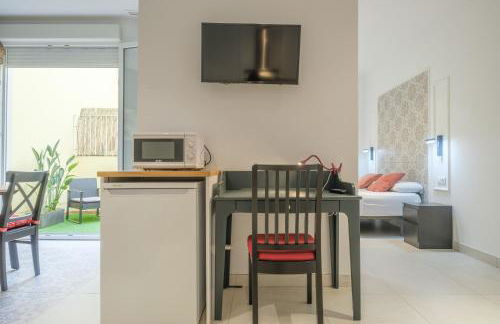 Chic & Comfortable Apartment, Private Terrace - Foto 17