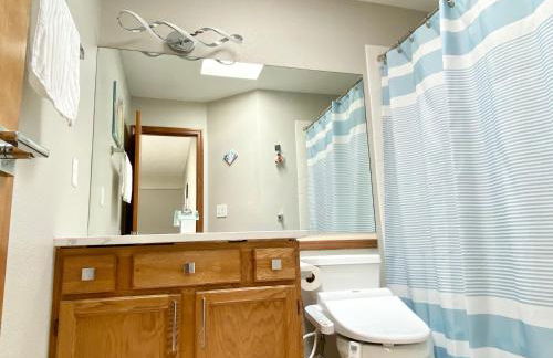 Artsy Home close to USAFA with Fireplace and Patio - Foto 31