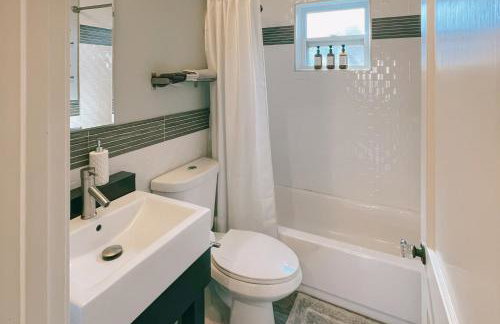 Dog-Friendly Yard! Walkable Dixieland District Gem - Foto 10