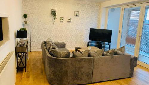 Modern 2 Bed Apartment, Close to Gla Airport & M8 - Foto 4