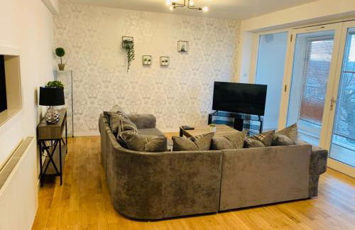 Modern 2 Bed Apartment, Close to Gla Airport & M8 - Foto 4