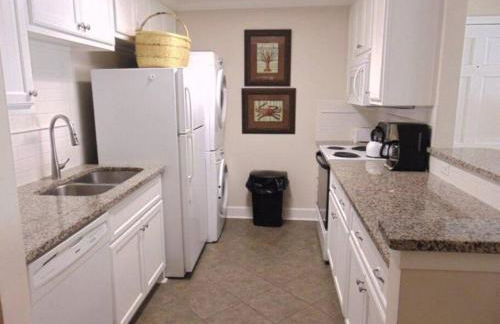 W2 Ocean Walk Resort upstairs 2 bed king and two twins next to back pool - Foto 11