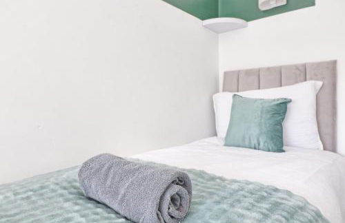 Comfy 4 Bed, Sleeps 8, fast WIFI, Contractor friendly - Foto 27