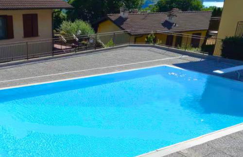 Lakefront Apartment with Panoramic Pool - Foto 9