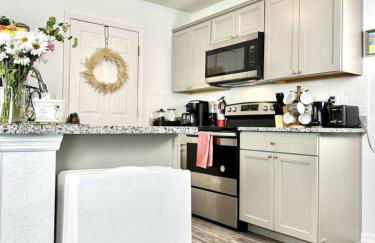 Doxie Cottage Close to WEC Springs and More - Foto 13