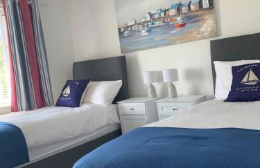 Lovely home from home apartment 8 mins walk to beach with free parking and sun deck 2 bed sleeps 4 - Photo 1