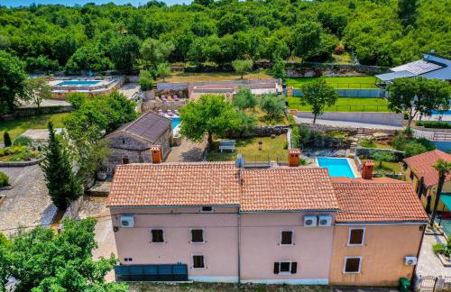 LUXURY VILLA ON SPACIOUS PRIVATE PROPERTY - Photo 70