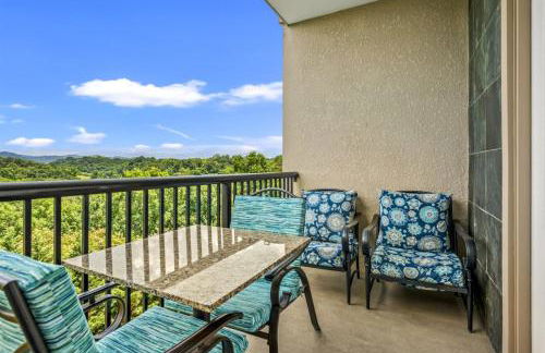 Smoky Mountain View Condo- Hot Tub, Indoor Pool, Walking Path, Playground - Foto 2