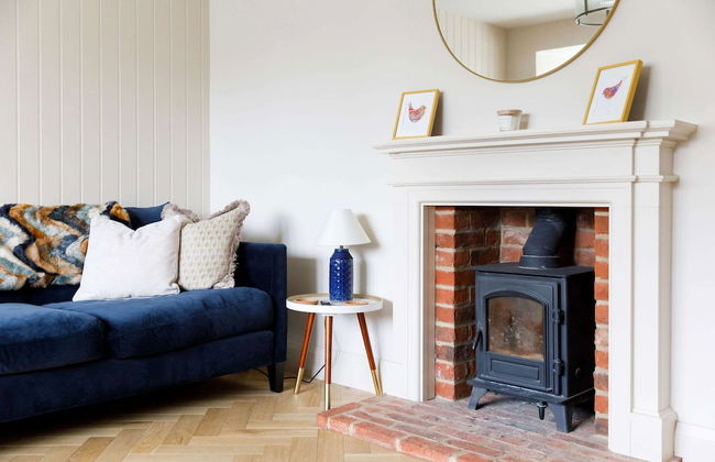 Chic 4-bed Coastal Retreat in Heart of Bosham - Photo 20