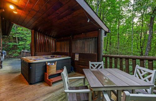 Little Pine Lodge a Smokies Hideaway - 1 mi to GSMNP - King Suite & Loft, Fireplace, Hot Tub & BEARS! - Foto 16