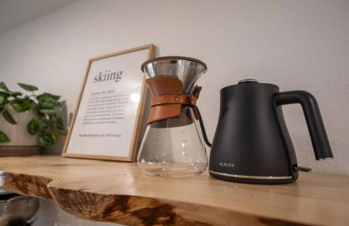 Centrally Located Cozy Modern Home in Bethel - Foto 30