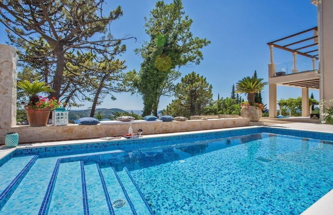 Luxury Villa Dolce Vita with Pool - Photo 29