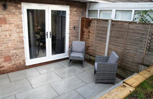 Stylish 4 Bed House, Free Parking, Close to M4 Newport - Foto 31