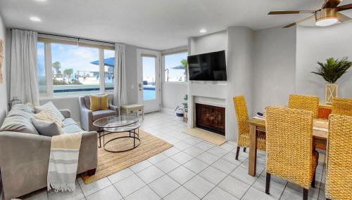 Oceanfront Condo with Front Patio, Gas Grill, Fire Pit - Prime Location!! - Foto 2