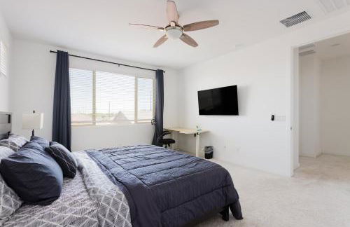 Modern Desert Home-Great for families & groups, near golf, hiking, and city fun, Private in-law suite with own entrance also available separately - Foto 17