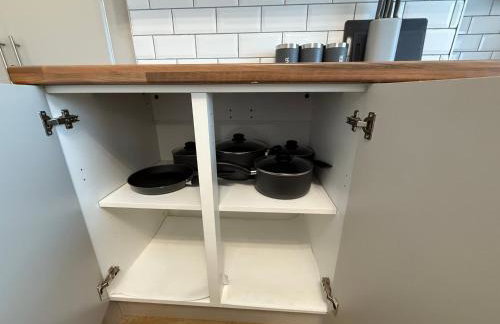 Central 3BR Home - Huddersfield Serviced Accomodation - Walk to Station & Town - Business Travellers - Families - Students - Photo 9