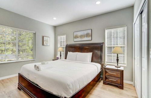 Luxury Retreat with Hot Tub Fire Pit & Forest Views - Foto 32