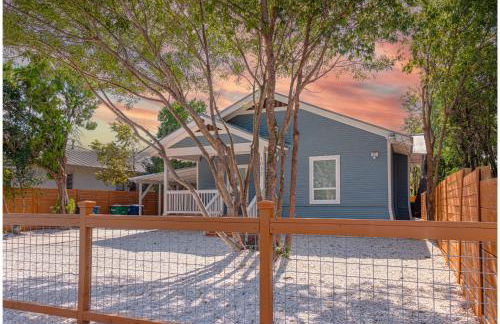 Unwind in Style 4BR2BA Quick Access to Downtown - Foto 4