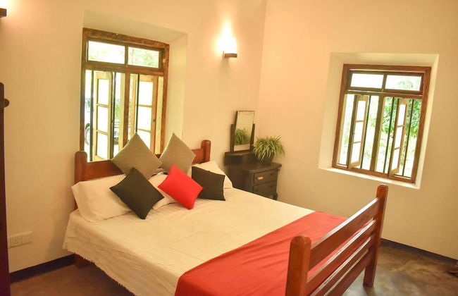 Charming & Historical 3-bed Bungalow in Hikkaduwa - Photo 6