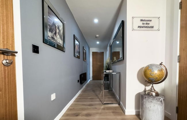 Central Leeds Penthouse - Photo 18