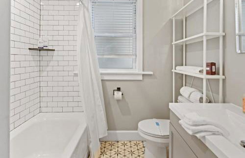 Luxurious 8BR Beach Duplex w Ocean Views - Photo 17