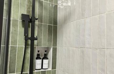 Newly refurbished 2 BR Apartment in South London - Photo 43