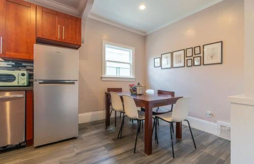 Oak Manor - Chic & Stylish 2BR Apartment Retreat - Photo 28